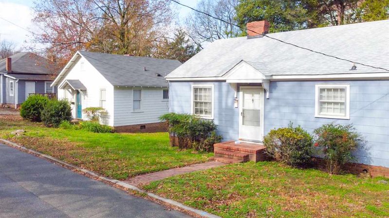 2 Colony Ct, Chapel Hill, NC 27516