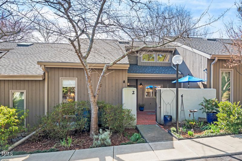 2 Dartford Ct, Chapel Hill, NC 27517