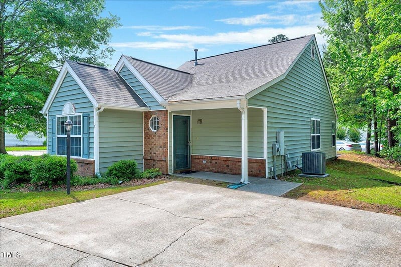 2 Donnelly Ct, Durham, NC 27713