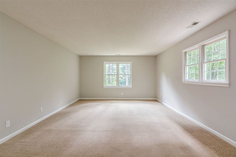 2 Ennis Creek Ln, Raleigh, NC 27613