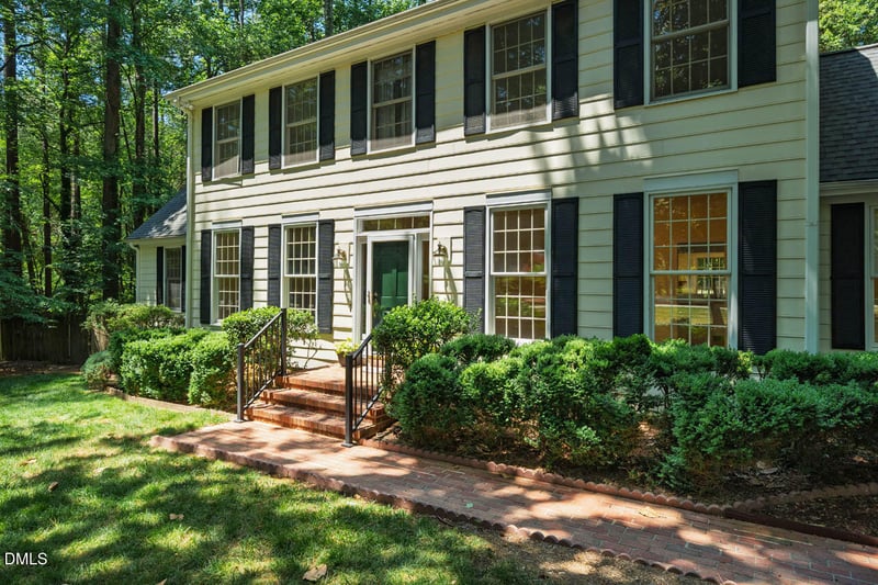 2 Foxridge Rd, Chapel Hill, NC 27514