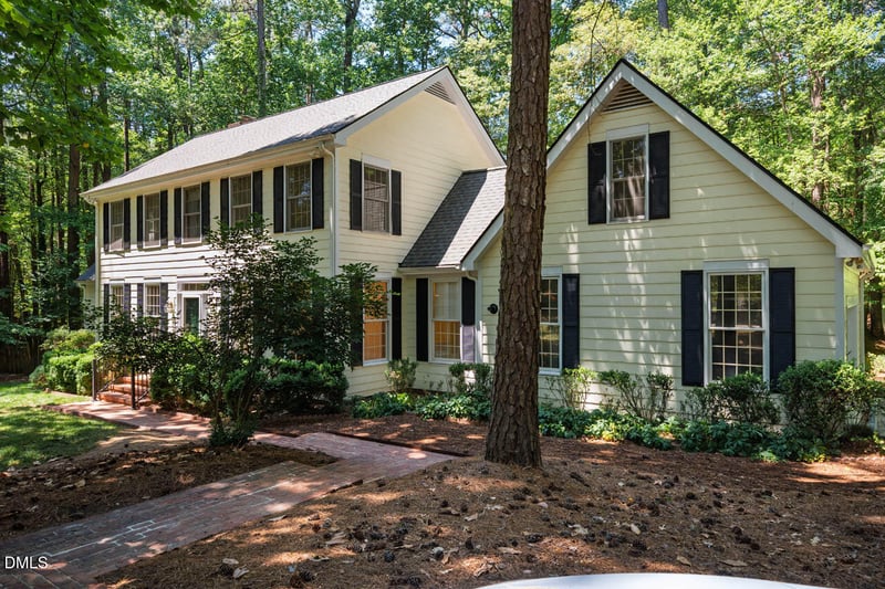 2 Foxridge Rd, Chapel Hill, NC 27514