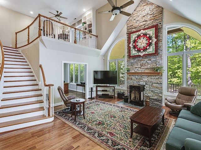 2 Highcross Ct, Raleigh, NC 27613