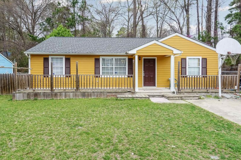 2 Lucas Dr, Durham, NC 27713