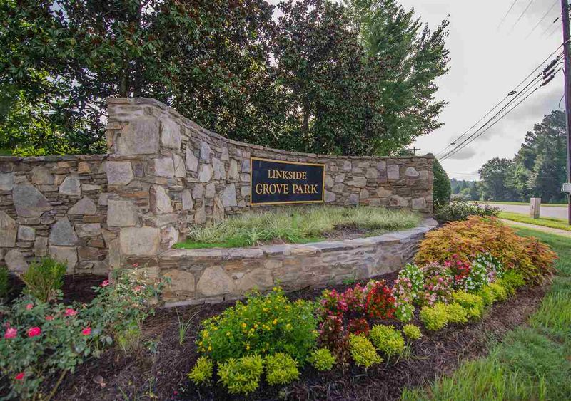 2 Lynnwood Valley Ct, Durham, NC 27703
