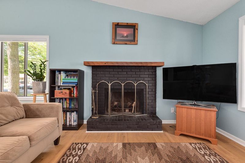 2 Meadhall Ct, Durham, NC 27713