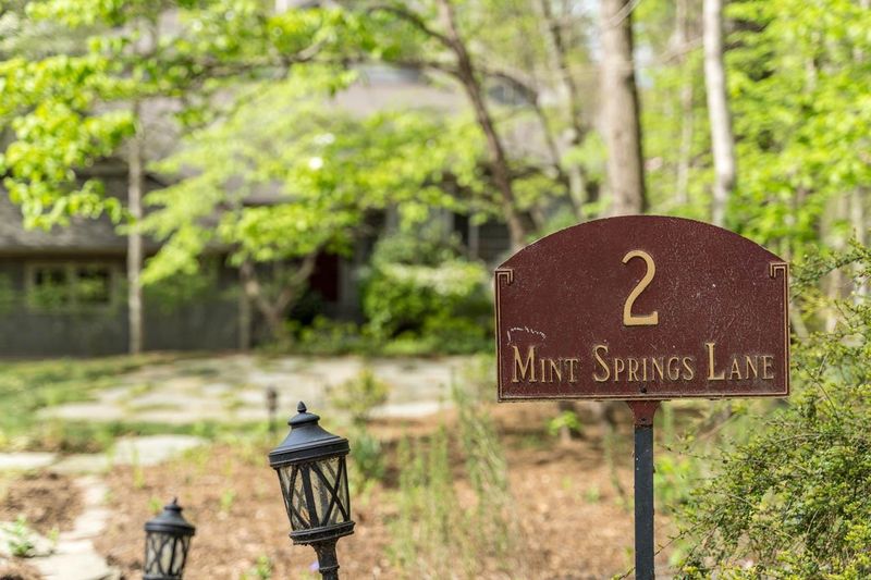 2 Mint Springs Ln, Chapel Hill, NC 27514