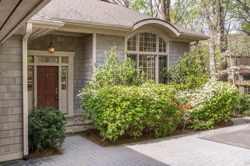 2 Mint Springs Ln, Chapel Hill, NC 27514