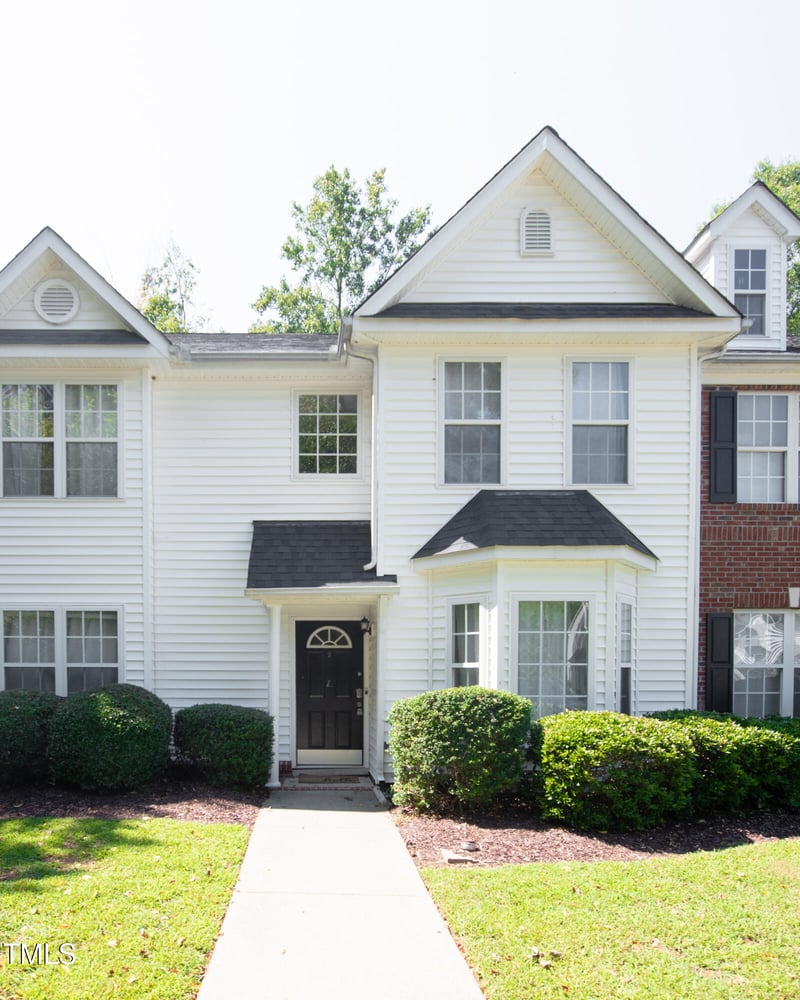 2 Moorefield Ct, Durham, NC 27705