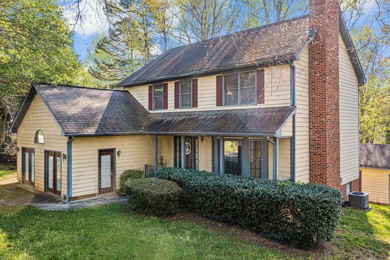 2 Pedestal Rock Ln, Durham, NC 27712