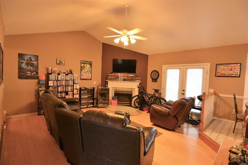 2 Sommerset Dr, Clayton, NC 27520