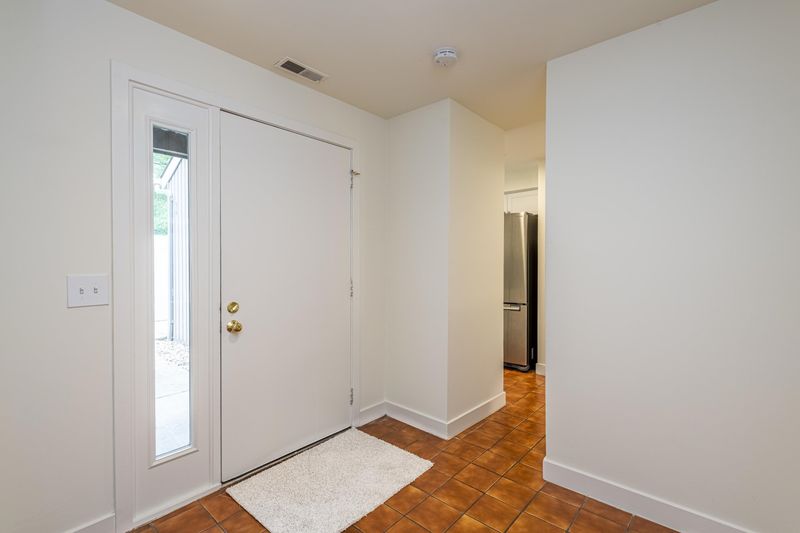 2 Tilbury Ct, Chapel Hill, NC 27517