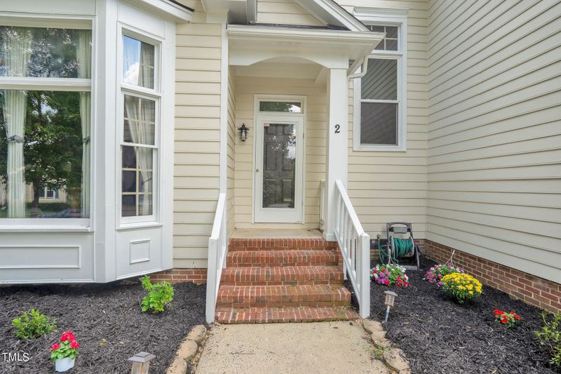 2 Trescott Dr, Durham, NC 27703