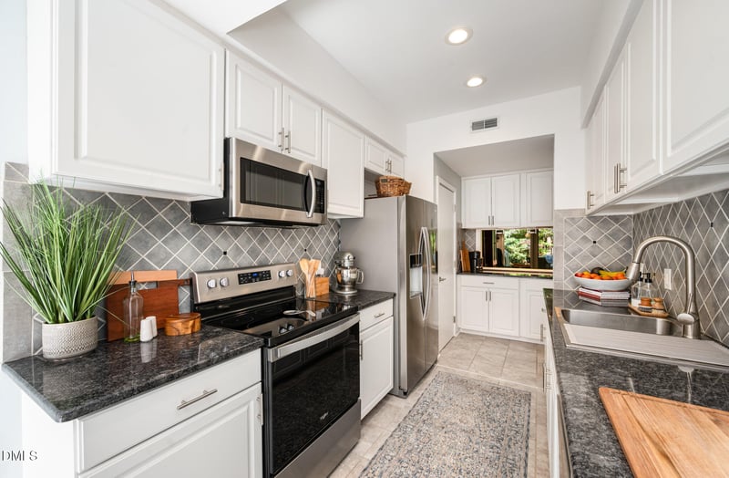 2 Vauxhall Pl, Chapel Hill, NC 27517