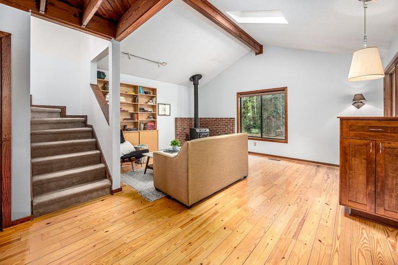 20 East Dr, Chapel Hill, NC 27516