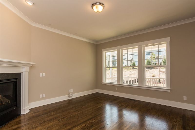 20 Greenleaf Dr, Chapel Hill, NC 27516