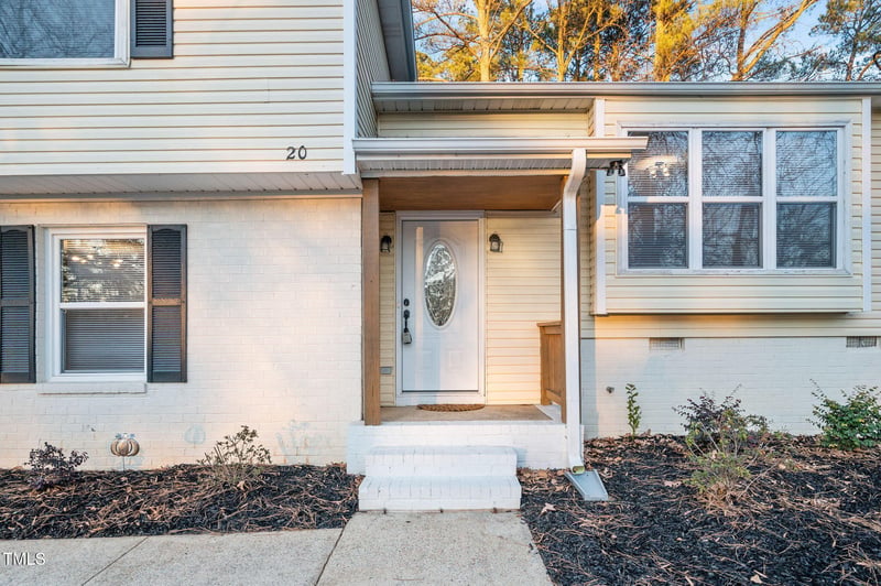 20 Lynn Rd, Raleigh, NC 27609