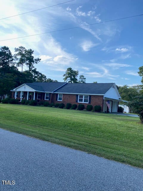 20 Pine St, Lillington, NC 27546