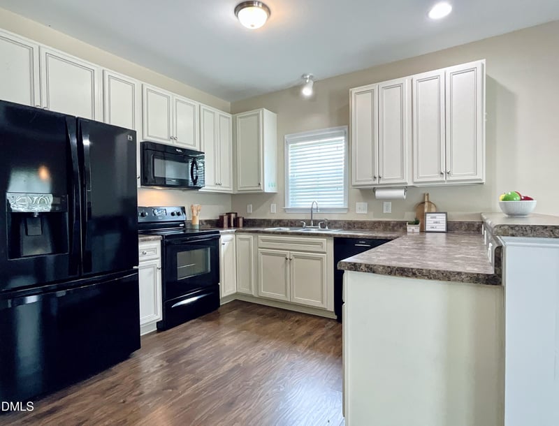 20 Sequoia Dr, Clayton, NC 27527