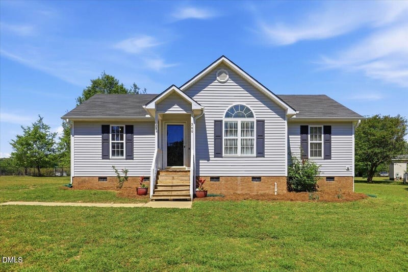 200 Amber Ln, Willow Springs, NC 27592