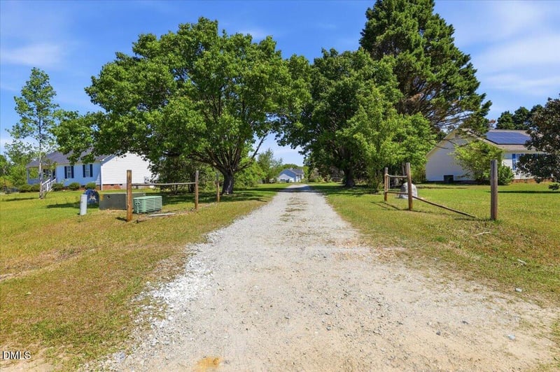 200 Amber Ln, Willow Springs, NC 27592