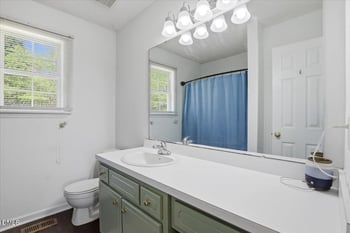 200 Amber Ln, Willow Springs, NC 27592