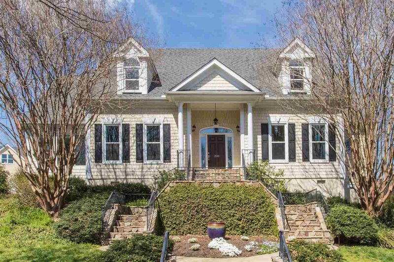 200 Arlen Park Dr, Chapel Hill, NC 27516