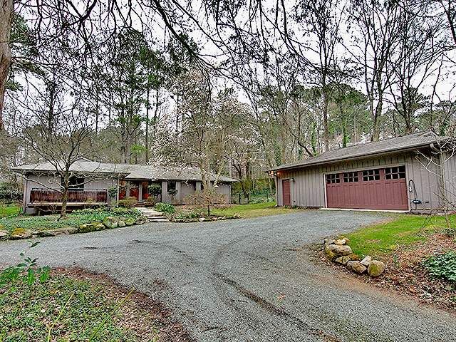 200 Azalea Dr, Chapel Hill, NC 27517
