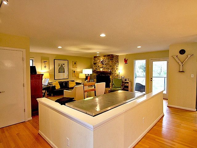 200 Azalea Dr, Chapel Hill, NC 27517