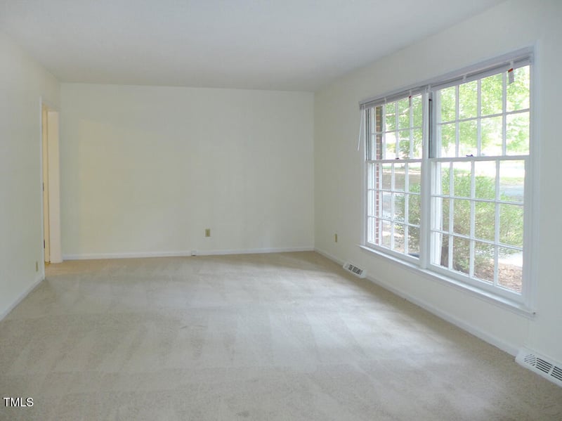 200 Bennington Dr, Chapel Hill, NC 27516