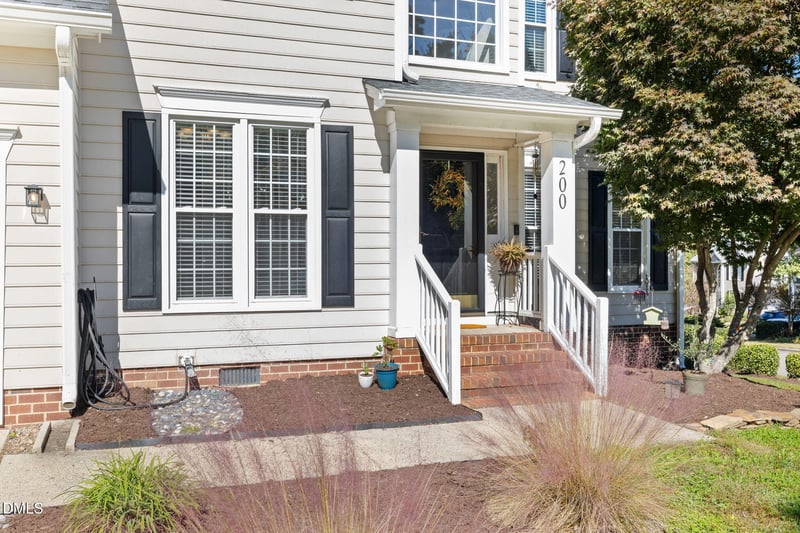 200 Carpenter Brook Dr, Cary, NC 27519