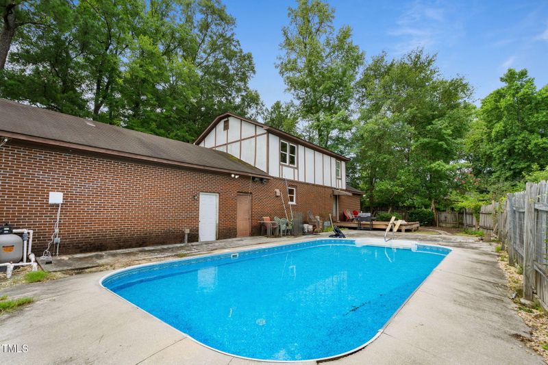 200 Cedarwood Dr, Erwin, NC 28339
