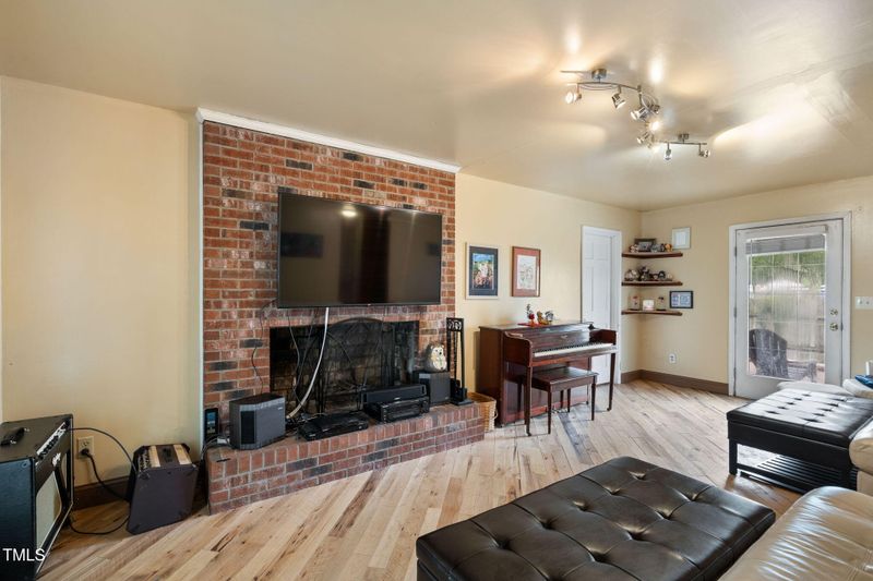 200 Cedarwood Dr, Erwin, NC 28339