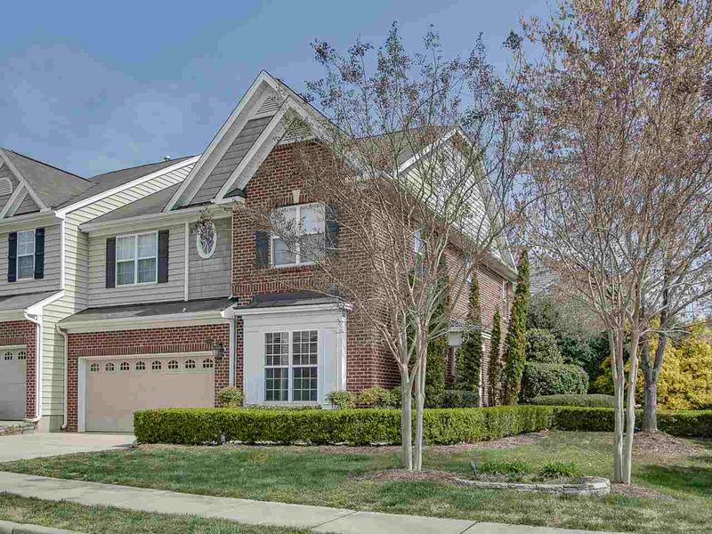 200 Chateau Pl, Chapel Hill, NC 27516