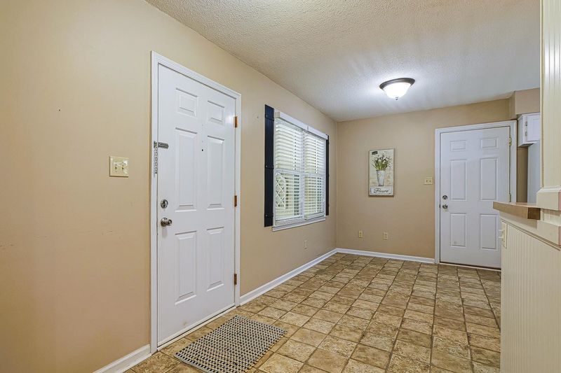 200 Dunhagan Pl, Cary, NC 27511