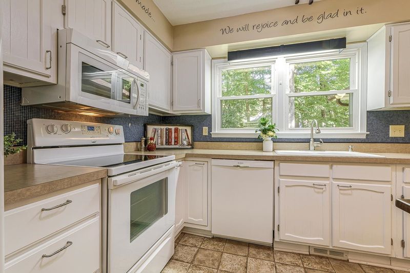 200 Dunhagan Pl, Cary, NC 27511