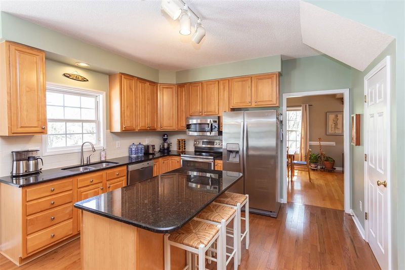 200 Glenmore Rd, Chapel Hill, NC 27516
