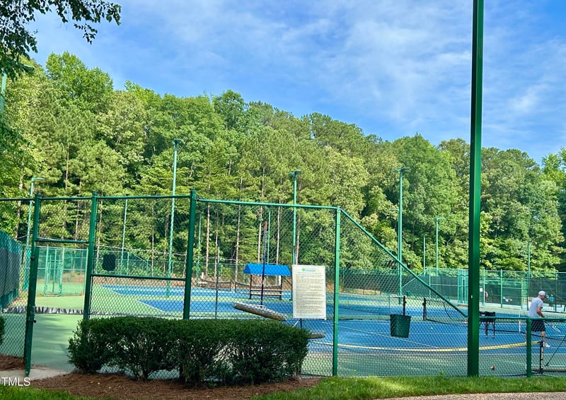 200 Greensview Dr, Cary, NC 27518