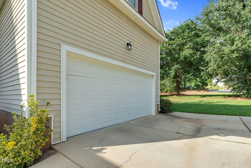 200 Holly Branch Dr, Holly Springs, NC 27540