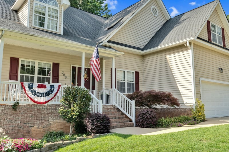 200 Holly Branch Dr, Holly Springs, NC 27540