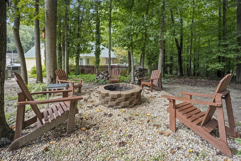 200 Holly Branch Dr, Holly Springs, NC 27540