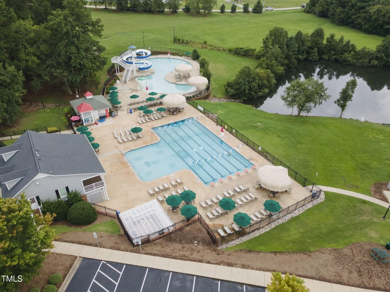 200 Holly Branch Dr, Holly Springs, NC 27540