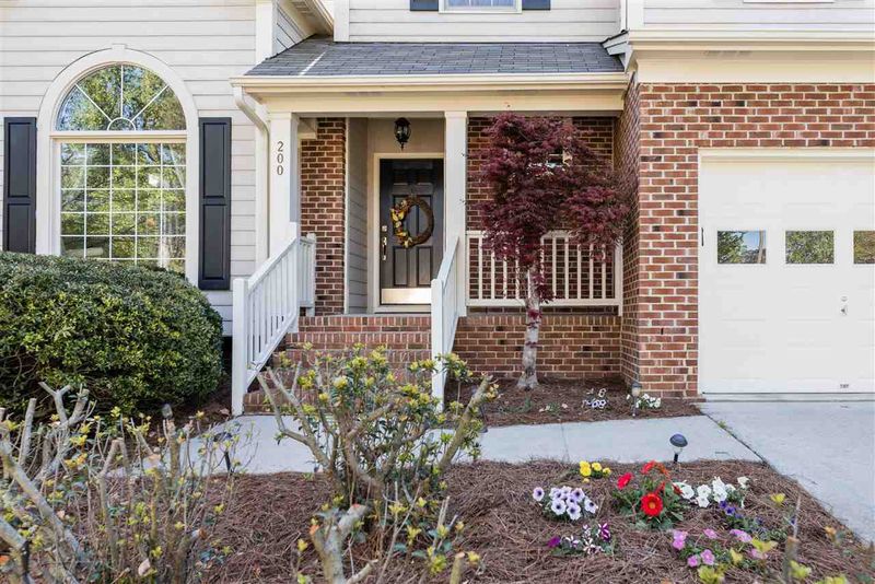 200 Lewey Brook Dr, Cary, NC 27519