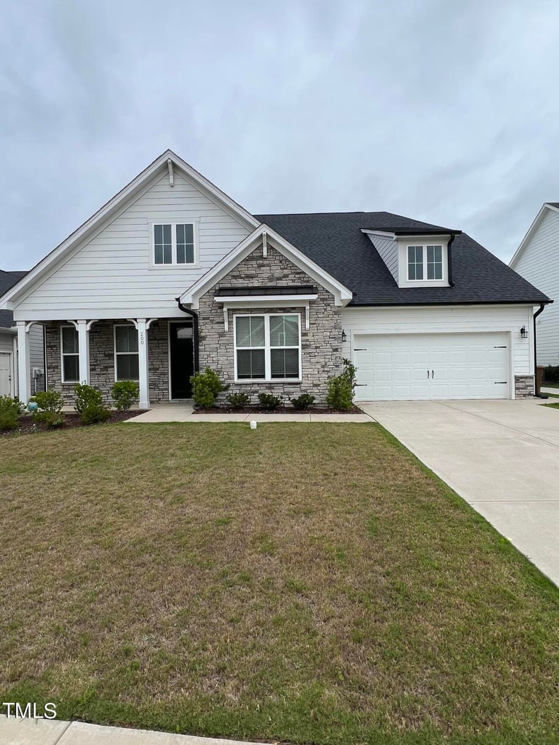 200 Lingonberry Dr, Holly Springs, NC 27540