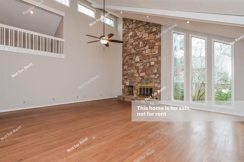 200 Lochview Dr, Cary, NC 27518