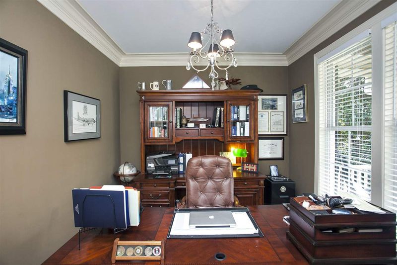 200 Marsh Landing Dr, Holly Springs, NC 27540