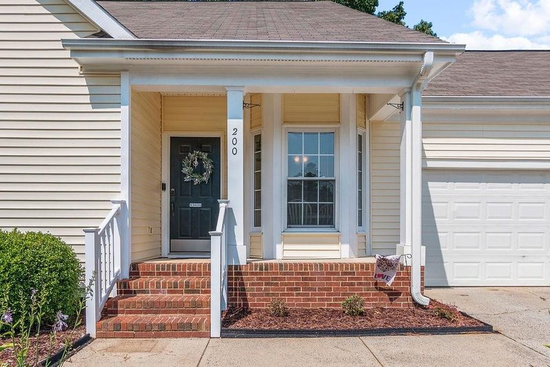 200 Maumee Ct, Cary, NC 27513