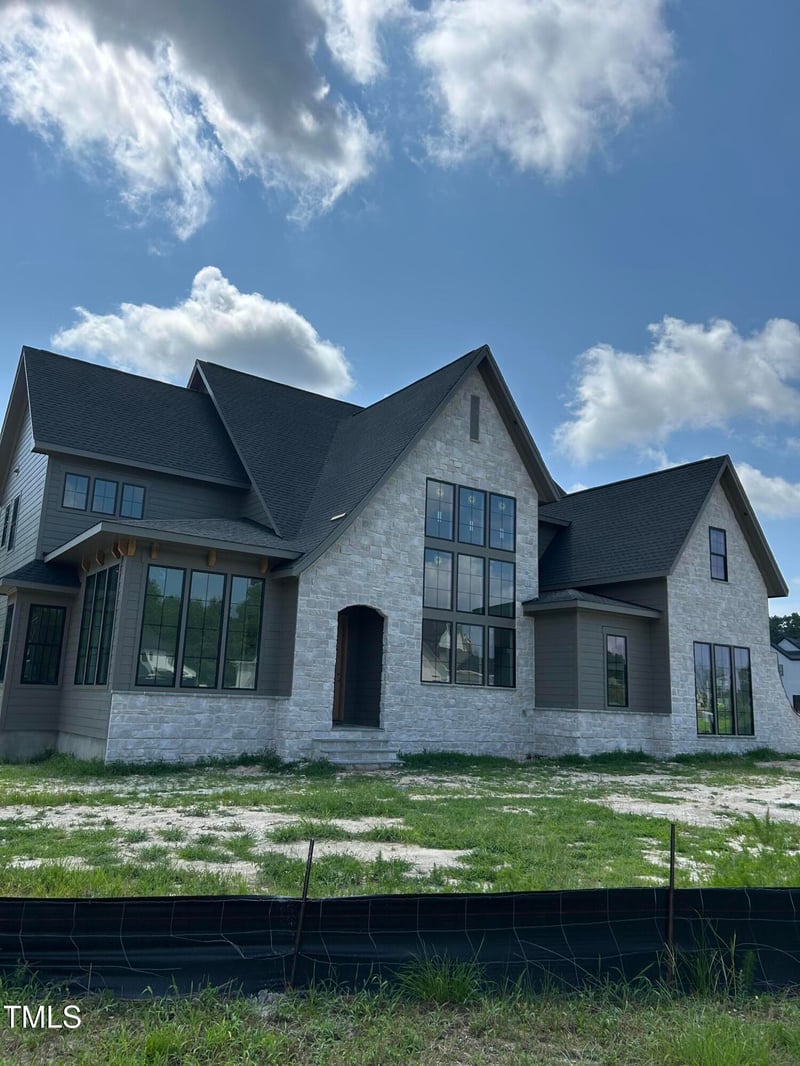 200 Meadow Walk Dr, Fuquay Varina, NC 27526