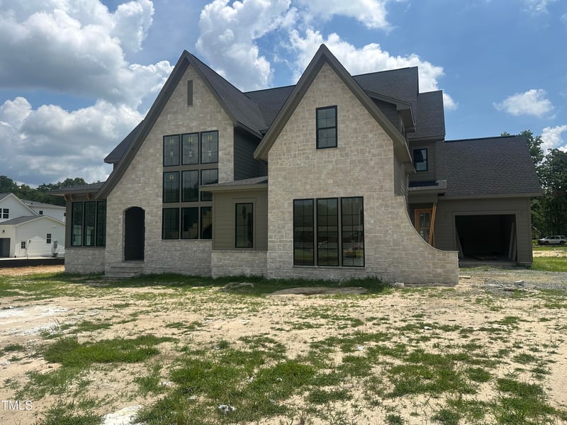 200 Meadow Walk Dr, Fuquay Varina, NC 27526