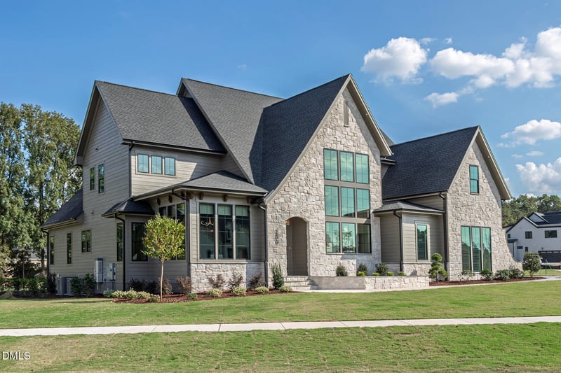 200 Meadow Walk Dr, Fuquay Varina, NC 27526